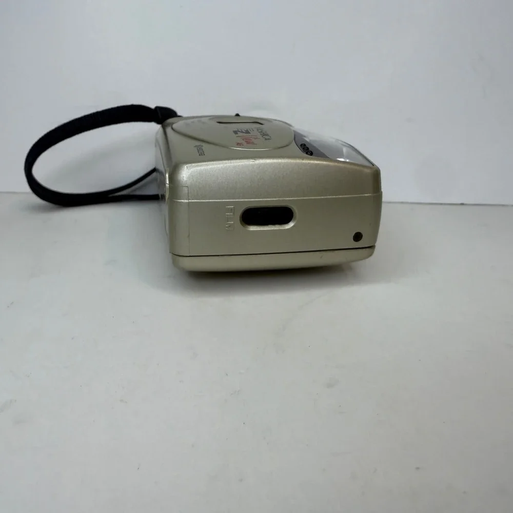 Yashica EZ View‎ AF 35mm Film Camera Kyocera 30mm Lens Champagne Gold